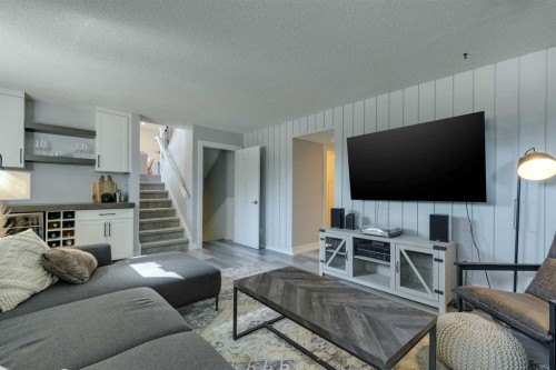 6616 Silverdale Road Nw, Calgary, AB - Indoor Photo Showing Living Room