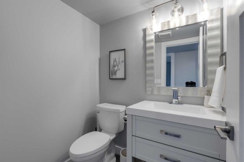 6616 Silverdale Road Nw, Calgary, AB - Indoor Photo Showing Bathroom