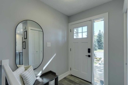 6616 Silverdale Road Nw, Calgary, AB - Indoor Photo Showing Other Room