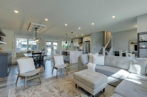 6616 Silverdale Road Nw, Calgary, AB - Indoor Photo Showing Living Room