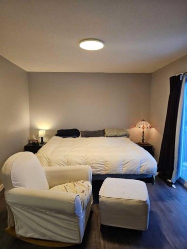 1808 Strathcona Bay, Strathmore, AB - Indoor Photo Showing Bedroom