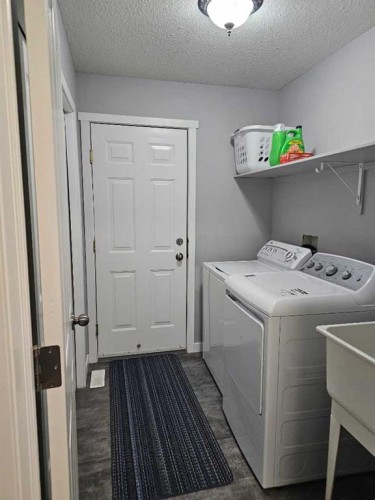 1808 Strathcona Bay, Strathmore, AB - Indoor Photo Showing Laundry Room