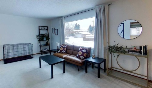 5402 12 Avenue, Edson, AB - Indoor Photo Showing Living Room