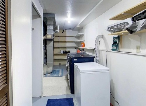 5402 12 Avenue, Edson, AB - Indoor Photo Showing Laundry Room