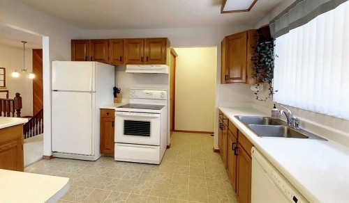 5402 12 Avenue, Edson, AB - Indoor Photo Showing Kitchen With Double Sink