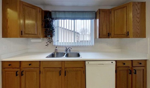 5402 12 Avenue, Edson, AB - Indoor Photo Showing Kitchen With Double Sink