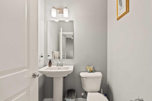 313 Evansglen Drive Nw, Calgary, AB - Indoor Photo Showing Bathroom