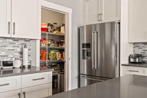 313 Evansglen Drive Nw, Calgary, AB - Indoor Photo Showing Kitchen