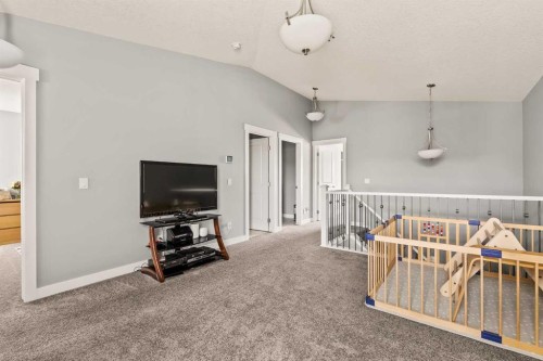 313 Evansglen Drive Nw, Calgary, AB - Indoor Photo Showing Other Room
