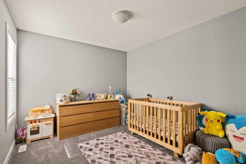 313 Evansglen Drive Nw, Calgary, AB - Indoor Photo Showing Bedroom