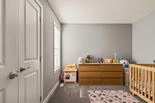 313 Evansglen Drive Nw, Calgary, AB - Indoor Photo Showing Bedroom