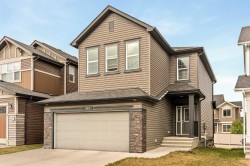 313 Evansglen Drive NW Calgary, AB T3P 0X7