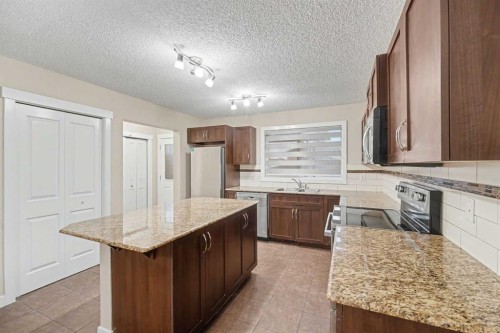 14 Skyview Point Link Ne, Calgary, AB - Indoor Photo Showing Kitchen