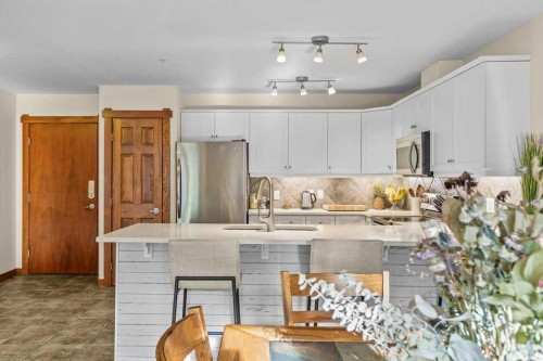 319-170 Crossbow Place, Canmore, AB - Indoor Photo Showing Kitchen With Upgraded Kitchen