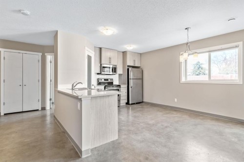 204E 6 Avenue, Strathmore, AB - Indoor Photo Showing Kitchen