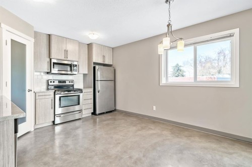 204E 6 Avenue, Strathmore, AB - Indoor Photo Showing Kitchen