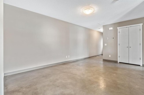 204E 6 Avenue, Strathmore, AB - Indoor Photo Showing Other Room