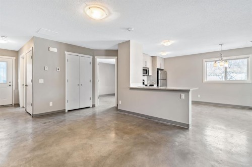 204E 6 Avenue, Strathmore, AB - Indoor Photo Showing Kitchen