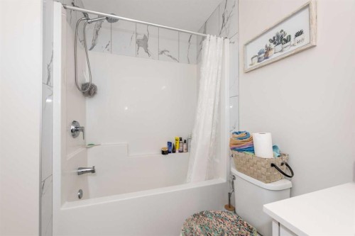 412-30 Cornerstone Manor Ne, Calgary, AB - Indoor Photo Showing Bathroom