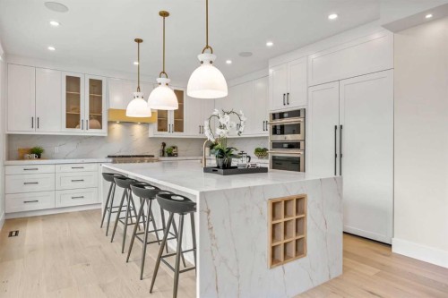 12 Vardana Place Nw, Calgary, AB - Indoor Photo Showing Kitchen With Upgraded Kitchen