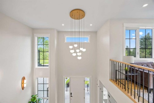 12 Vardana Place Nw, Calgary, AB - Indoor Photo Showing Other Room