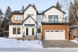 12 Vardana Place NW Calgary, AB T3A 0C5