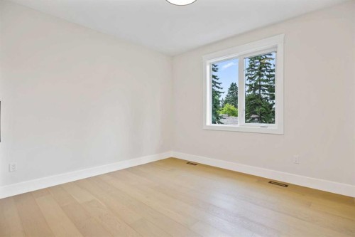 12 Vardana Place Nw, Calgary, AB - Indoor Photo Showing Other Room