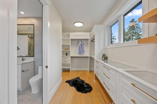 12 Vardana Place Nw, Calgary, AB - Indoor Photo Showing Bathroom