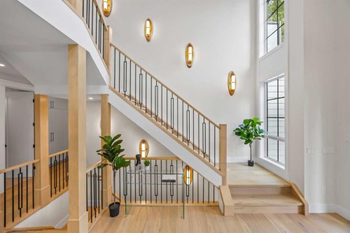 12 Vardana Place Nw, Calgary, AB - Indoor Photo Showing Other Room