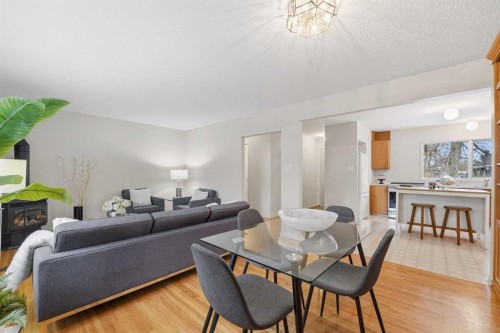 67 Woodlark Drive Sw, Calgary, AB - Indoor