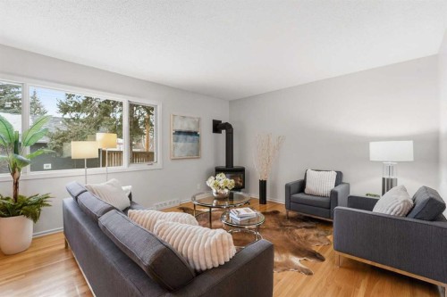 67 Woodlark Drive Sw, Calgary, AB - Indoor Photo Showing Living Room