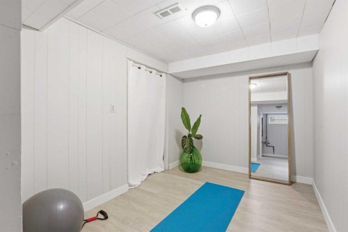 67 Woodlark Drive Sw, Calgary, AB - Indoor Photo Showing Other Room