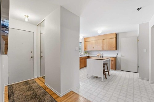 67 Woodlark Drive Sw, Calgary, AB - Indoor