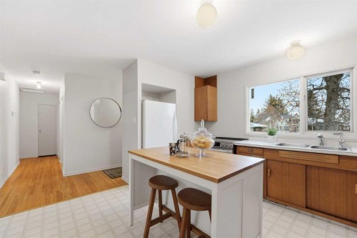 67 Woodlark Drive Sw, Calgary, AB - Indoor Photo Showing Kitchen