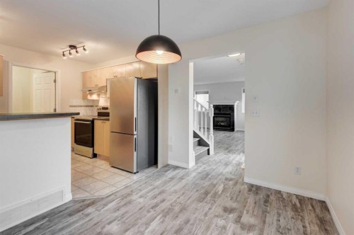 168 Simcoe Place Sw, Calgary, AB - Indoor Photo Showing Kitchen