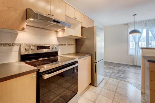 168 Simcoe Place Sw, Calgary, AB - Indoor Photo Showing Kitchen