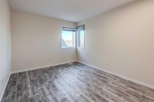 168 Simcoe Place Sw, Calgary, AB - Indoor Photo Showing Other Room