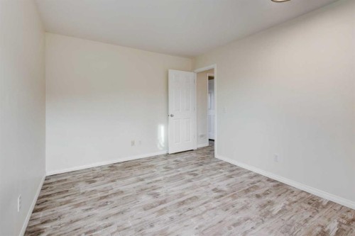 168 Simcoe Place Sw, Calgary, AB - Indoor Photo Showing Other Room