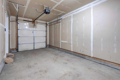168 Simcoe Place Sw, Calgary, AB - Indoor Photo Showing Garage