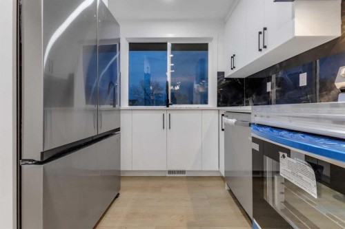 16 Faldale Close Ne, Calgary, AB - Indoor Photo Showing Kitchen