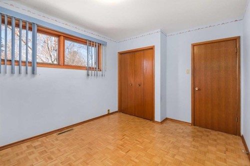 1423 18A Street Ne, Calgary, AB - Indoor Photo Showing Other Room