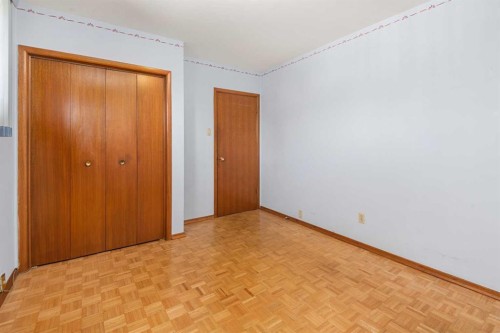 1423 18A Street Ne, Calgary, AB - Indoor Photo Showing Other Room