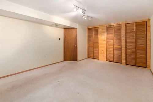 1423 18A Street Ne, Calgary, AB - Indoor Photo Showing Other Room