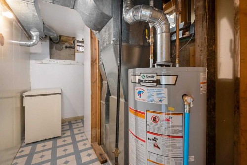 1423 18A Street Ne, Calgary, AB - Indoor Photo Showing Basement