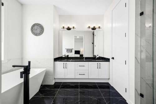 4635 79 Street Nw, Calgary, AB - Indoor Photo Showing Bathroom