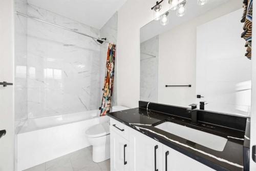 4635 79 Street Nw, Calgary, AB - Indoor Photo Showing Bathroom