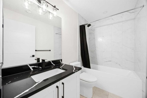 4635 79 Street Nw, Calgary, AB - Indoor Photo Showing Bathroom