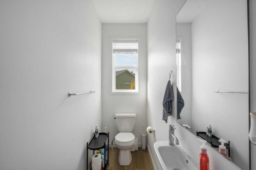 628 Copperstone Manor Se, Calgary, AB - Indoor Photo Showing Bathroom