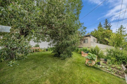 403 Queen Alexandra Way Se, Calgary, AB - Outdoor