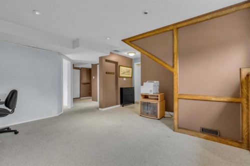 403 Queen Alexandra Way Se, Calgary, AB - Indoor